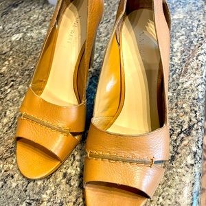 Womens Nine West tan heels with open toe. Leather